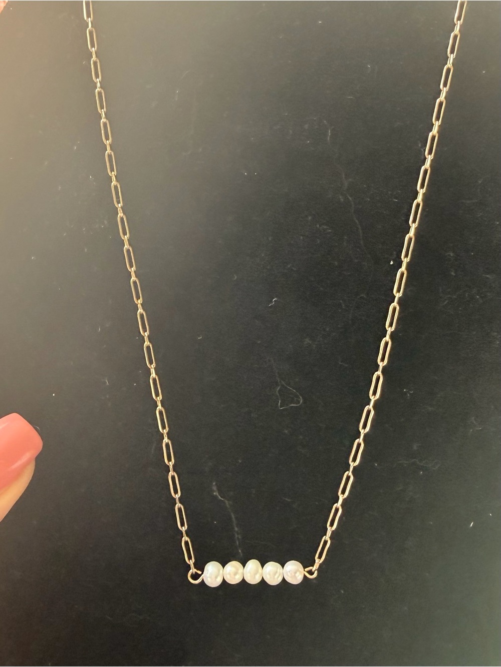 Gold paperclip Chain Necklace with Five White Pearls - Elegant Women’s Jewelry - Picture 3 of 5
